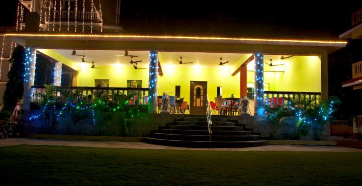 Marina Bay Beach Resort Candolim Esterno foto
