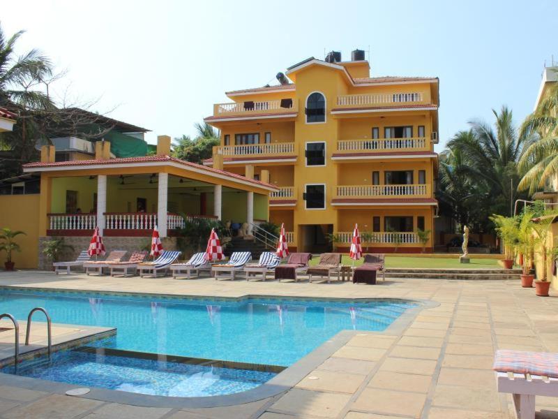 Marina Bay Beach Resort Candolim Esterno foto