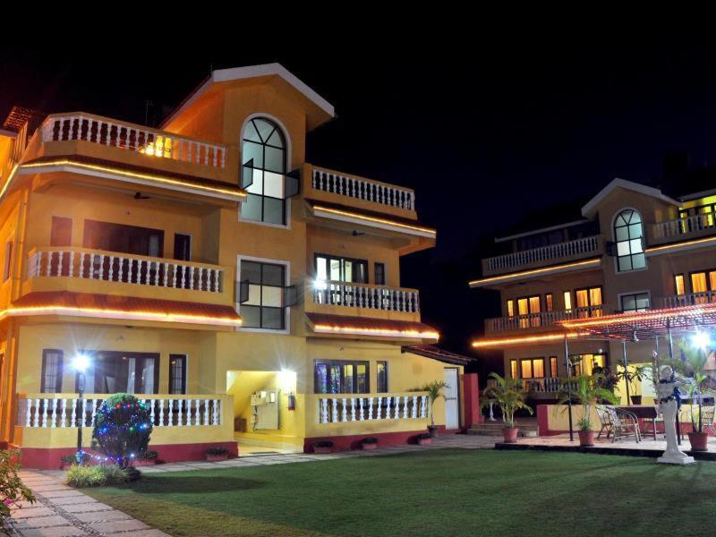 Marina Bay Beach Resort Candolim Esterno foto