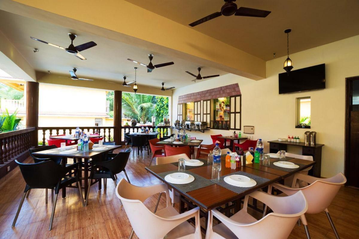 Marina Bay Beach Resort Candolim Esterno foto