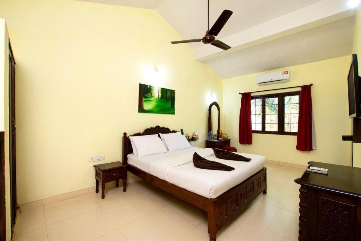 Marina Bay Beach Resort Candolim Esterno foto