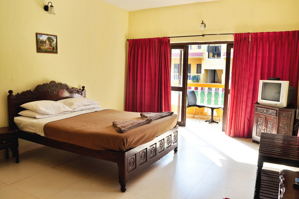 Marina Bay Beach Resort Candolim Esterno foto