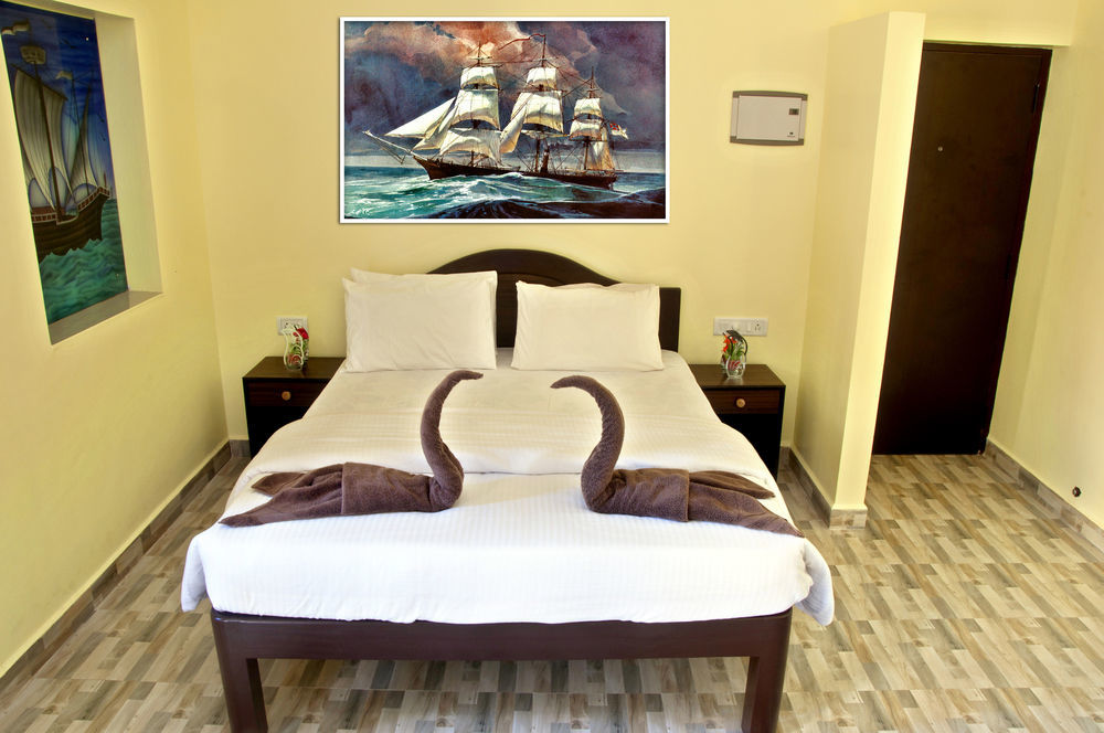 Marina Bay Beach Resort Candolim Esterno foto