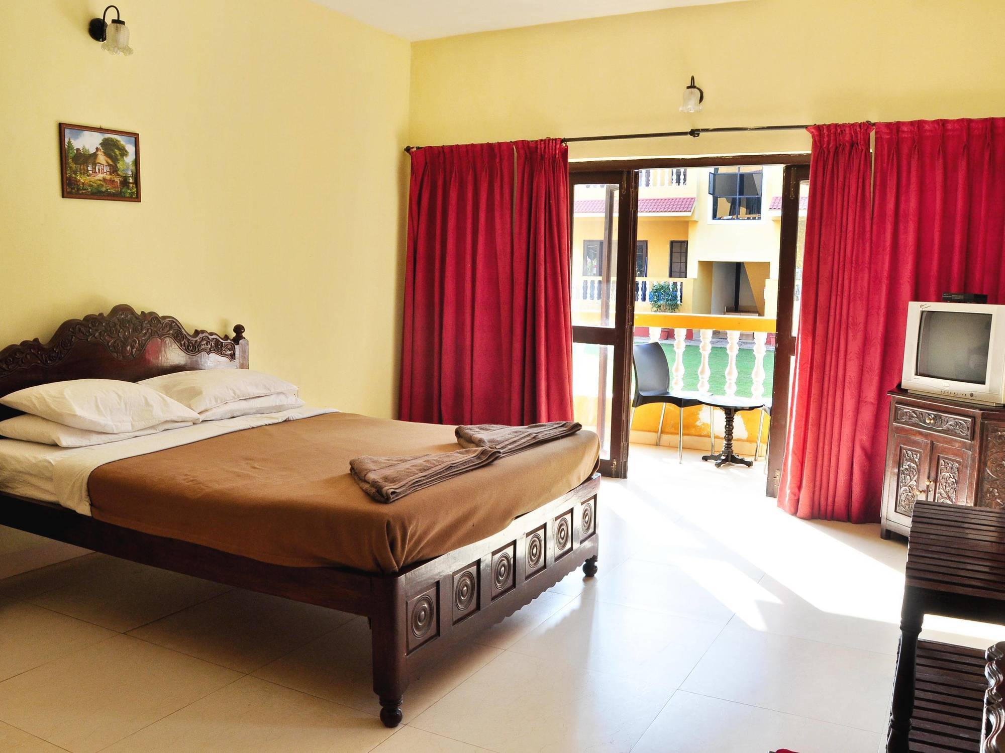 Marina Bay Beach Resort Candolim Esterno foto