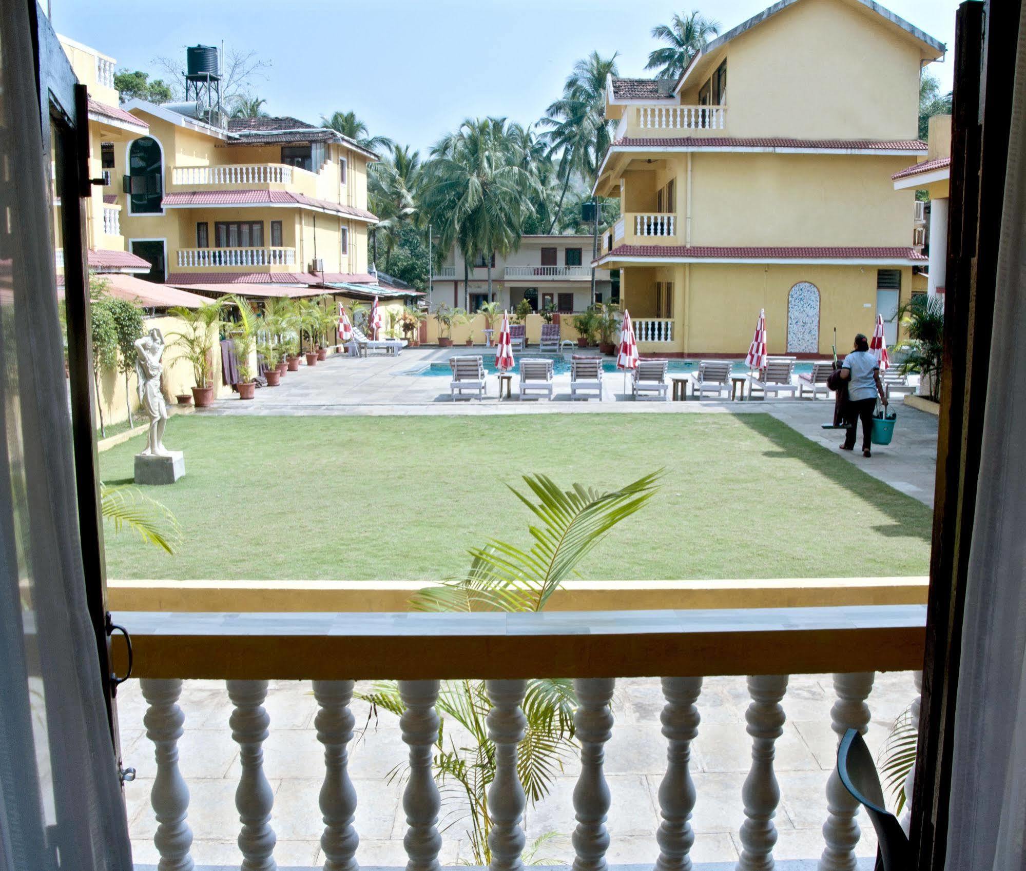 Marina Bay Beach Resort Candolim Esterno foto