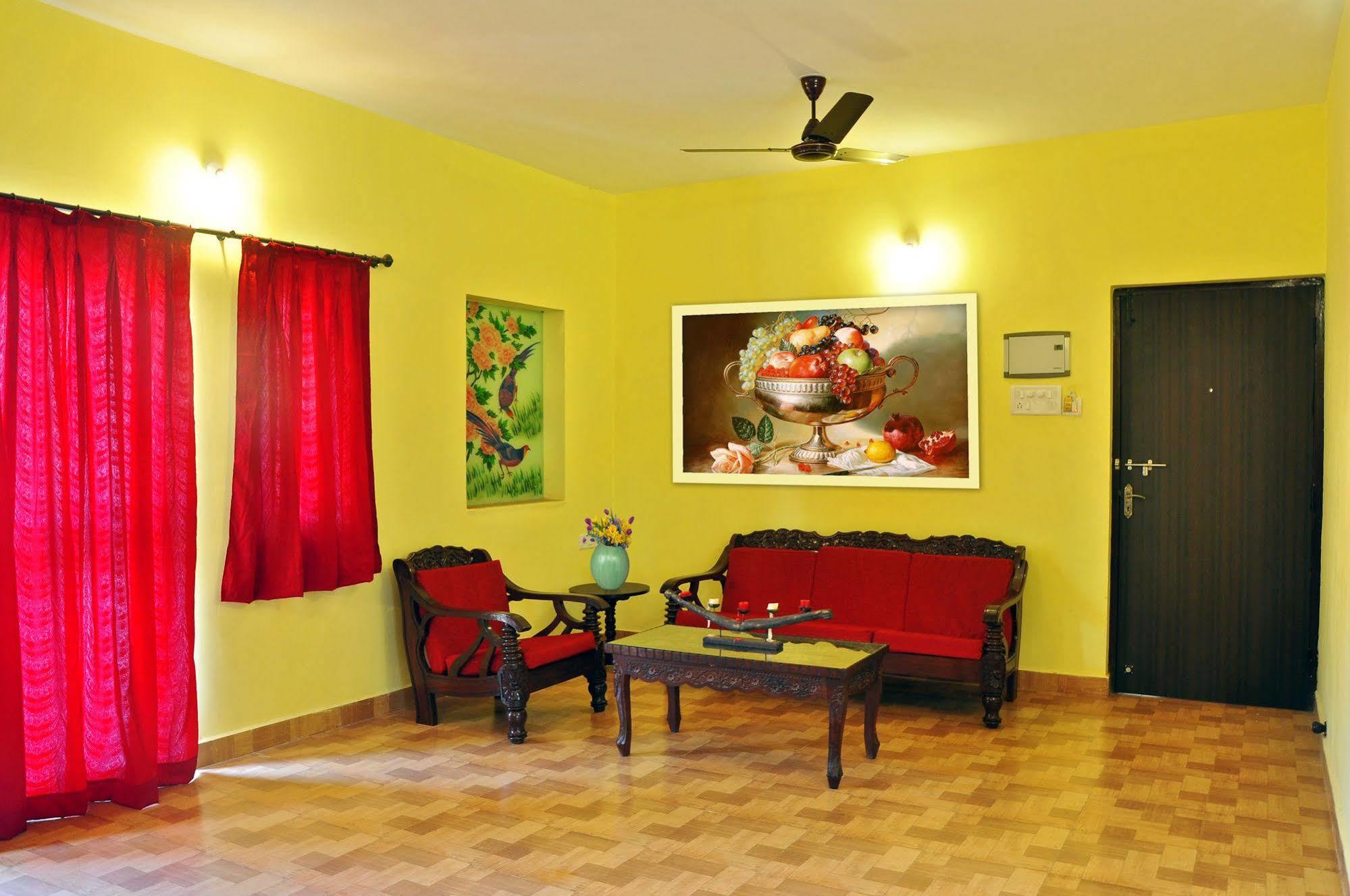 Marina Bay Beach Resort Candolim Esterno foto