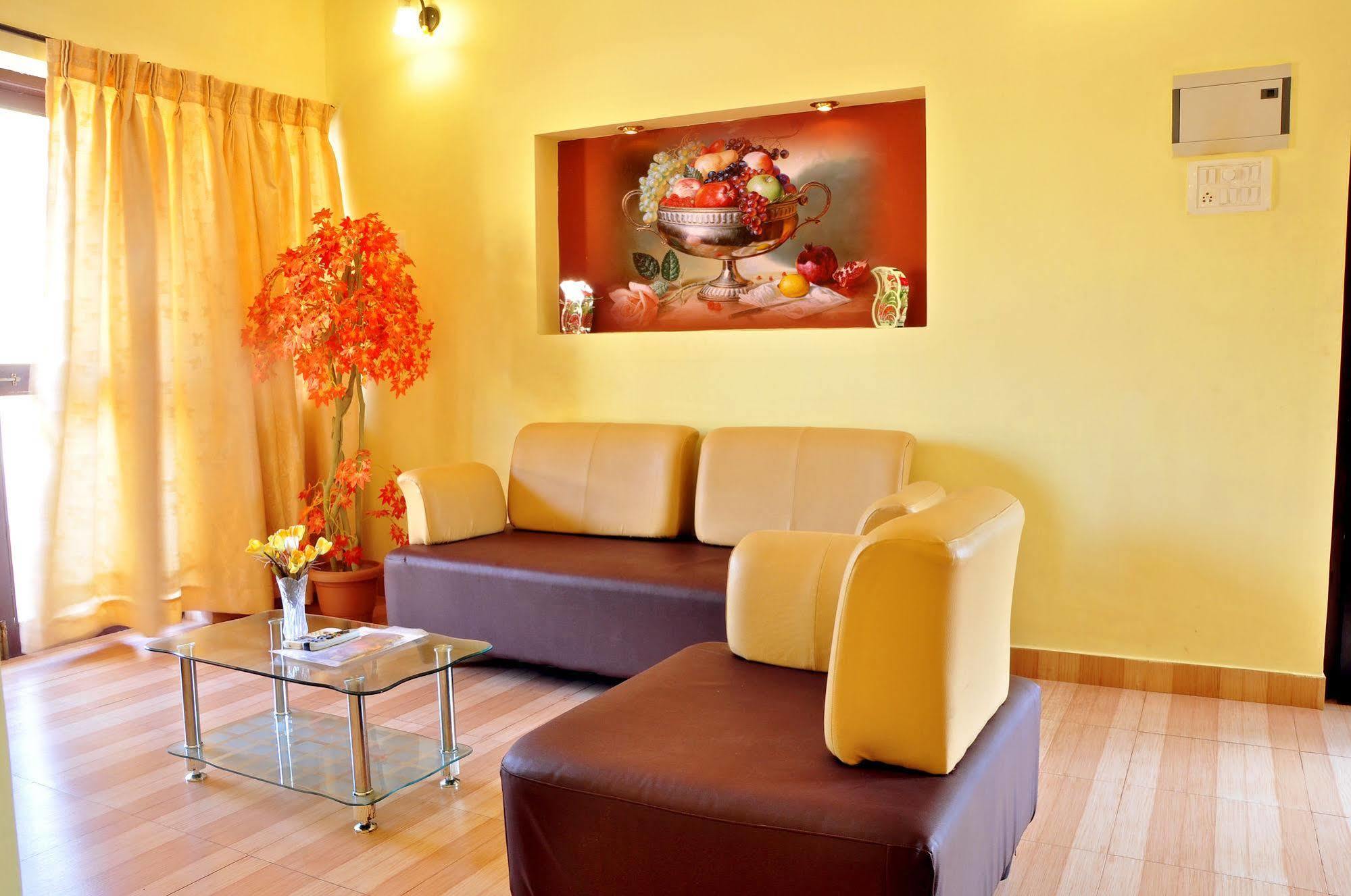 Marina Bay Beach Resort Candolim Esterno foto