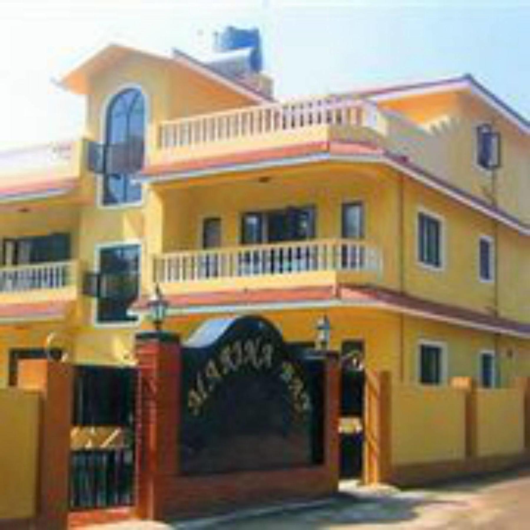 Marina Bay Beach Resort Candolim Esterno foto