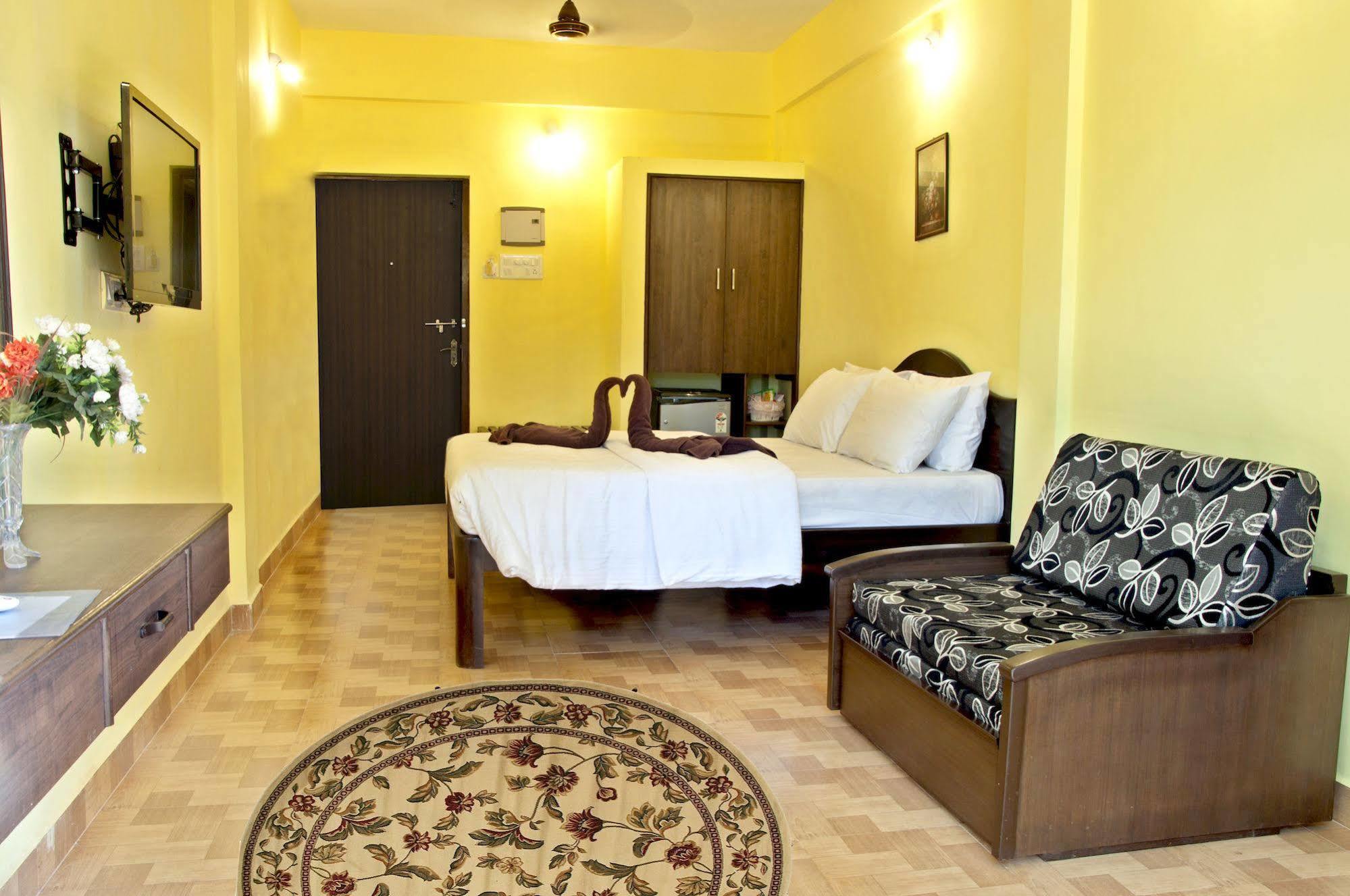 Marina Bay Beach Resort Candolim Esterno foto