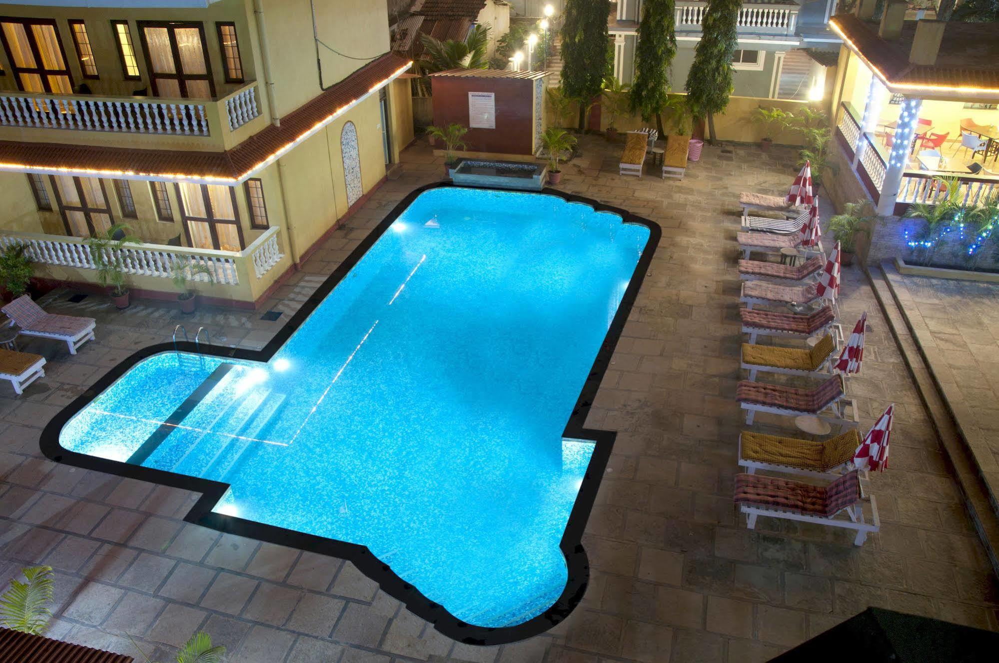 Marina Bay Beach Resort Candolim Esterno foto