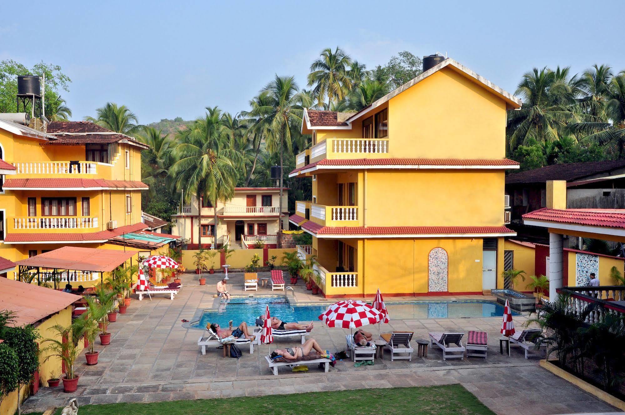Marina Bay Beach Resort Candolim Esterno foto